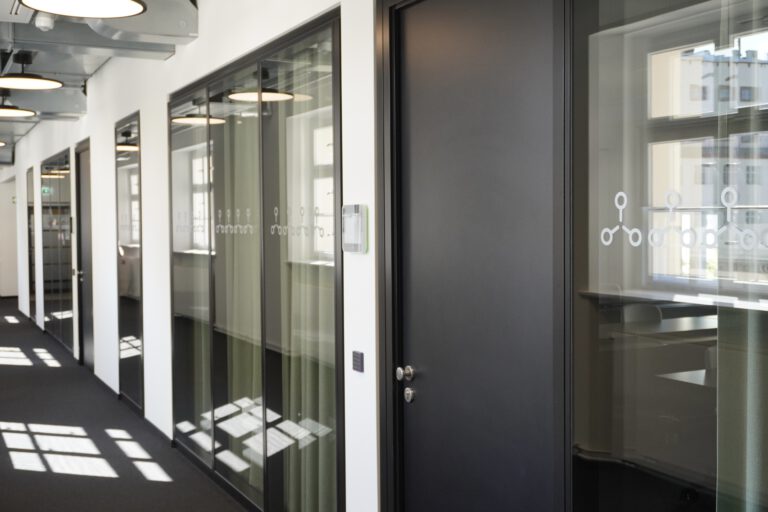 Moderne Büros und Arbeitsplätze der ALDB