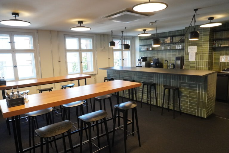 Moderne Büros und Arbeitsplätze der ALDB