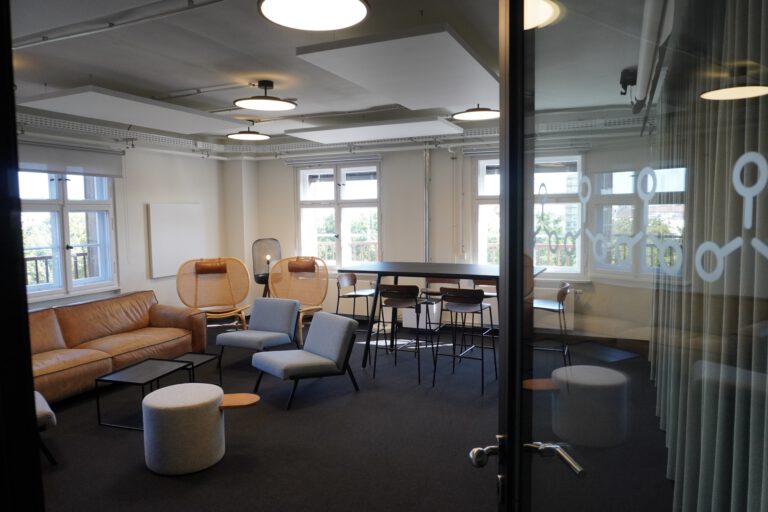 Moderne Büros und Arbeitsplätze der ALDB