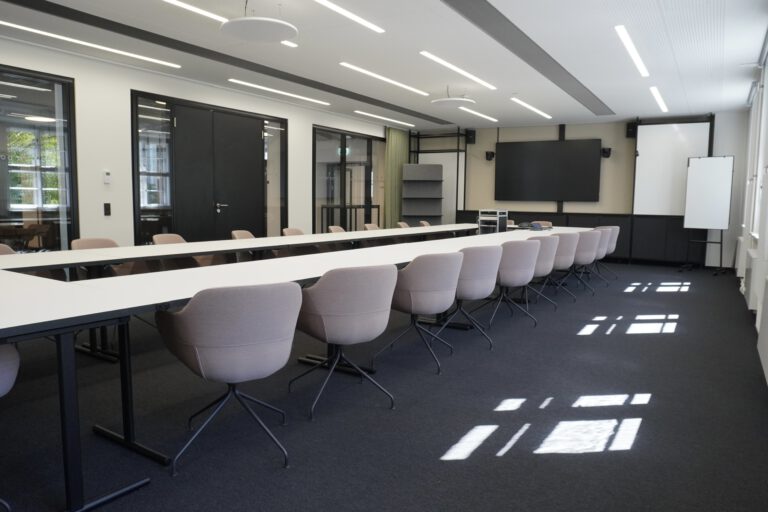 Moderne Büros und Arbeitsplätze der ALDB
